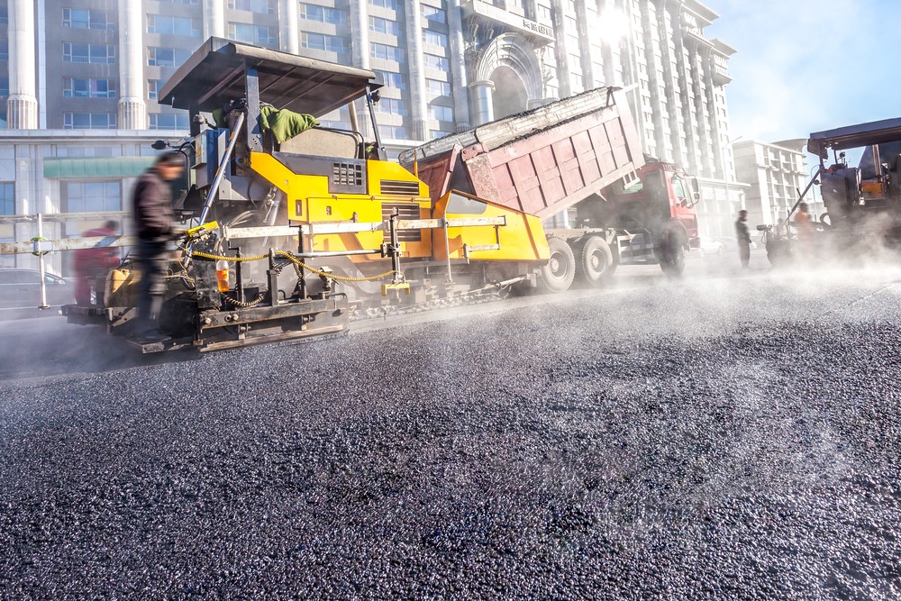 Asphalt manufacturing and laying process